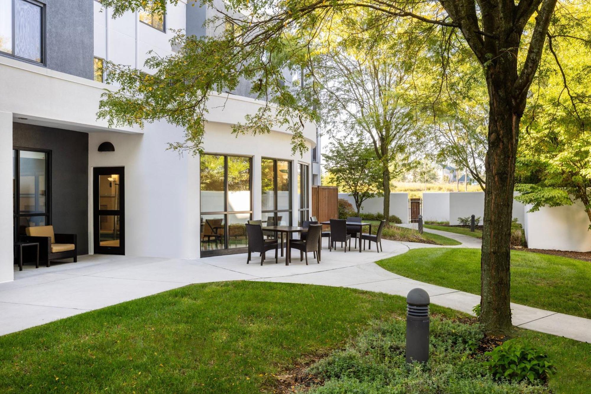 Courtyard By Marriott Harrisburg West/Mechanicsburg Exterior photo