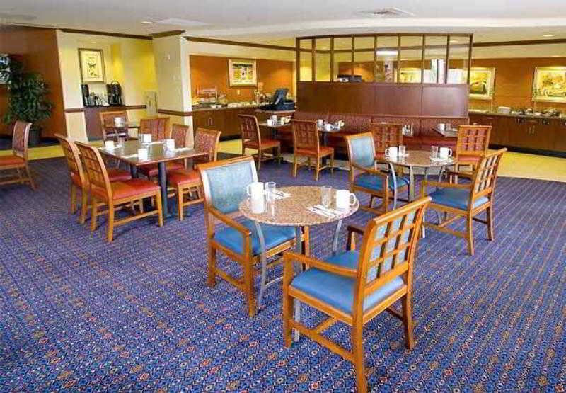 Courtyard By Marriott Harrisburg West/Mechanicsburg Restaurant photo